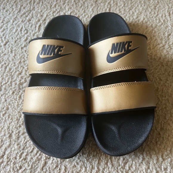 Nike - Picture 3 of 3